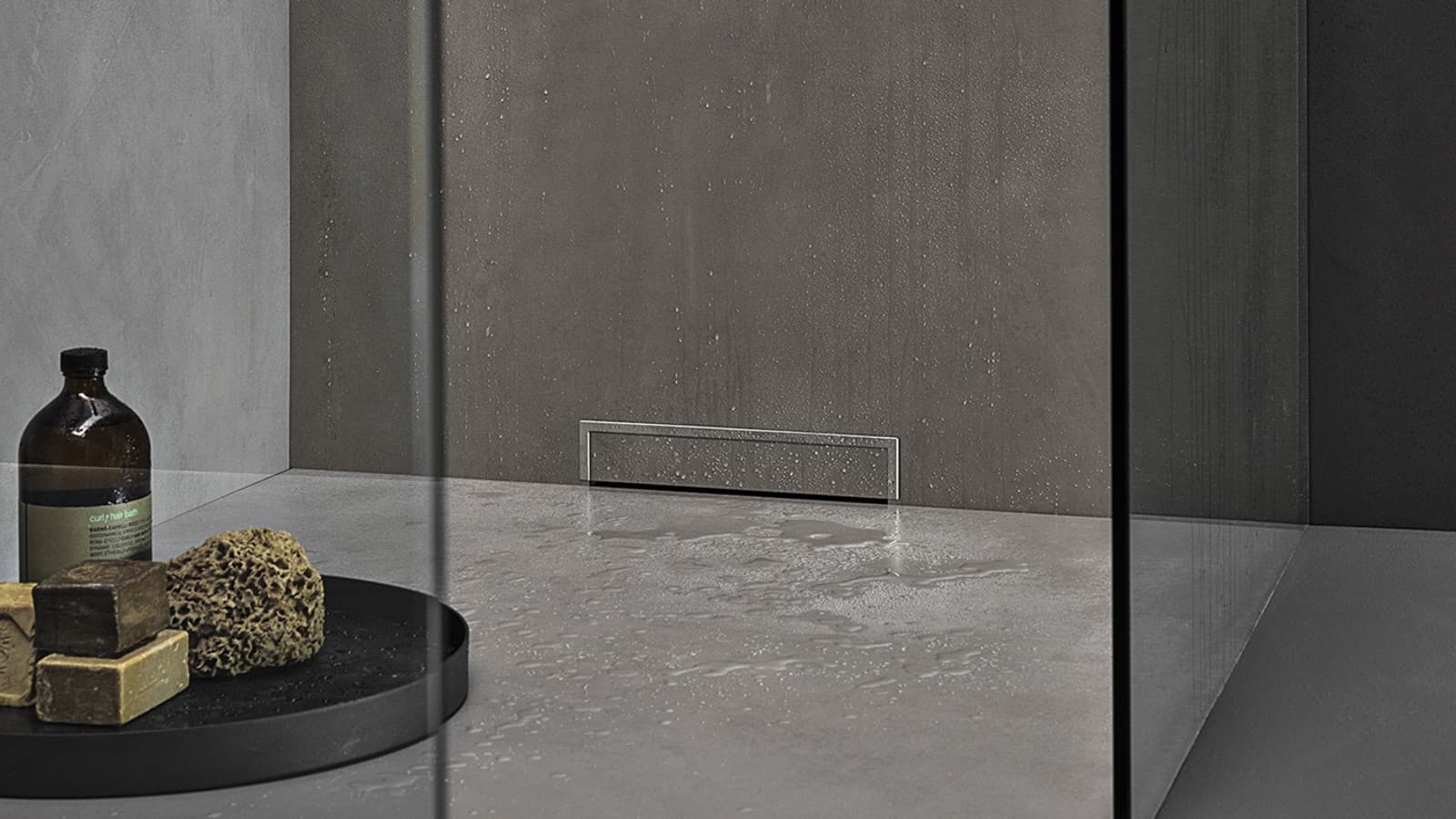 Sol de douche avec évacuation murale Sol de douche avec évacuation murale