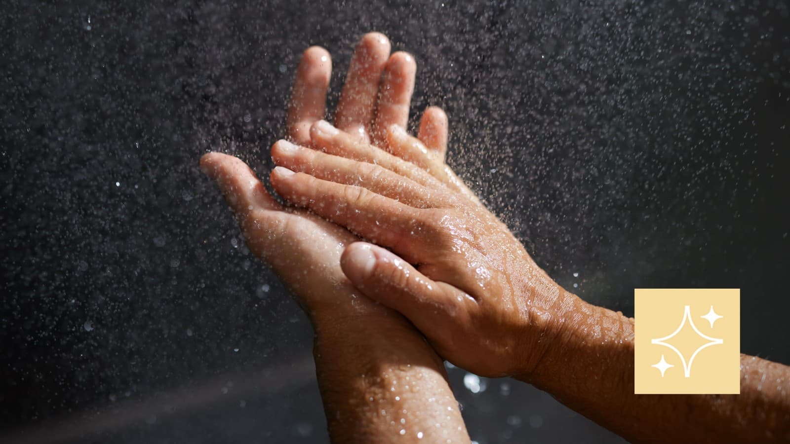 Mains sous la douche Mains sous la douche