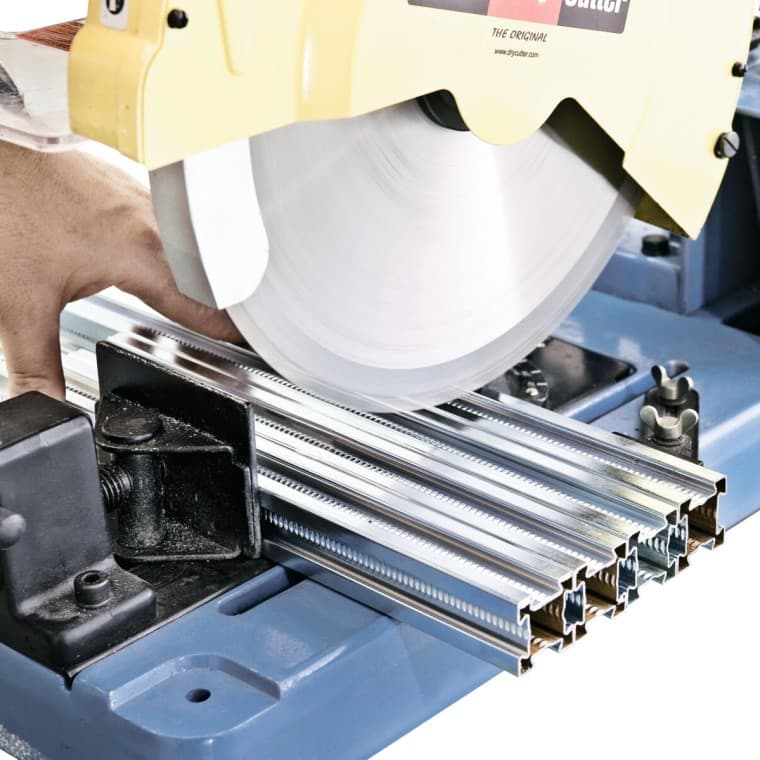 Découpe facile des profils Geberit GIS Découpe facile des profils Geberit GIS