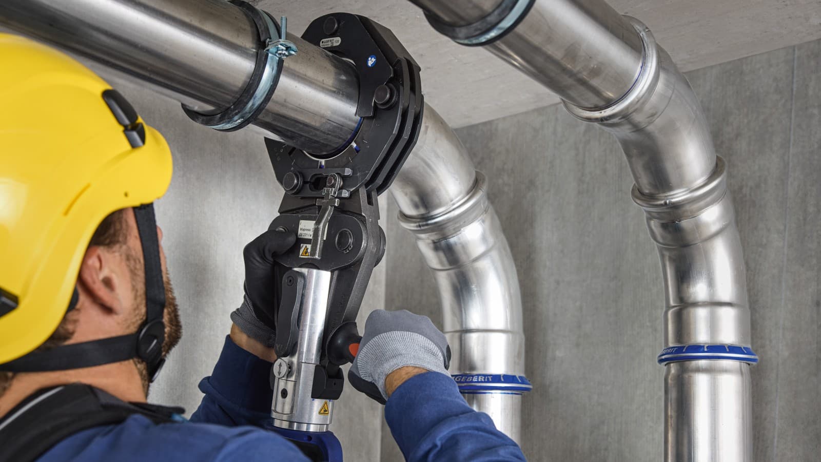 Les raccords à sertir sont rapides, faciles et propres à installer