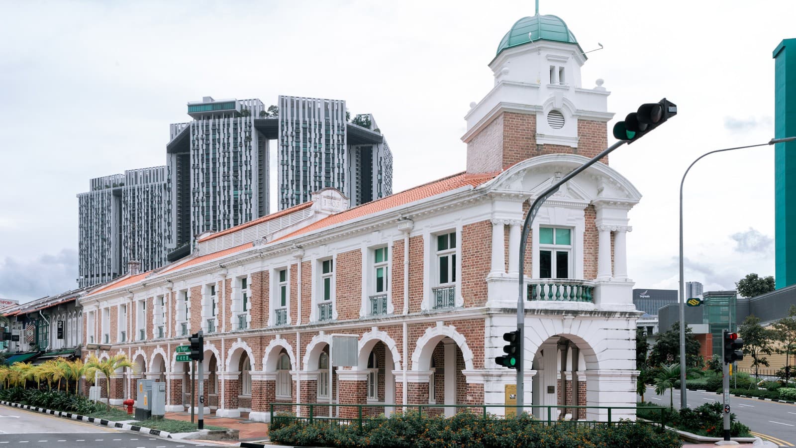 Le restaurant Born est situé dans la gare de Jinrikisha, l’un des rares bâtiments historiques de Singapour. Il appartient à l’acteur Jackie Chan (© Owen Raggett) Le restaurant Born est situé dans la gare de Jinrikisha, l’un des rares bâtiments historiques de Singapour. Il appartient à l’acteur Jackie Chan (© Owen Raggett)