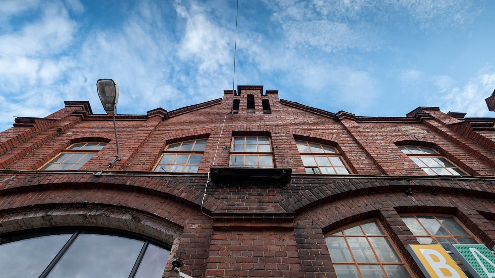 Cette usine ferroviaire classée est considérée comme l’un des bâtiments industriels les plus célèbres de Finlande (© Kansallis Teatteri) Cette usine ferroviaire classée est considérée comme l’un des bâtiments industriels les plus célèbres de Finlande (© Kansallis Teatteri)