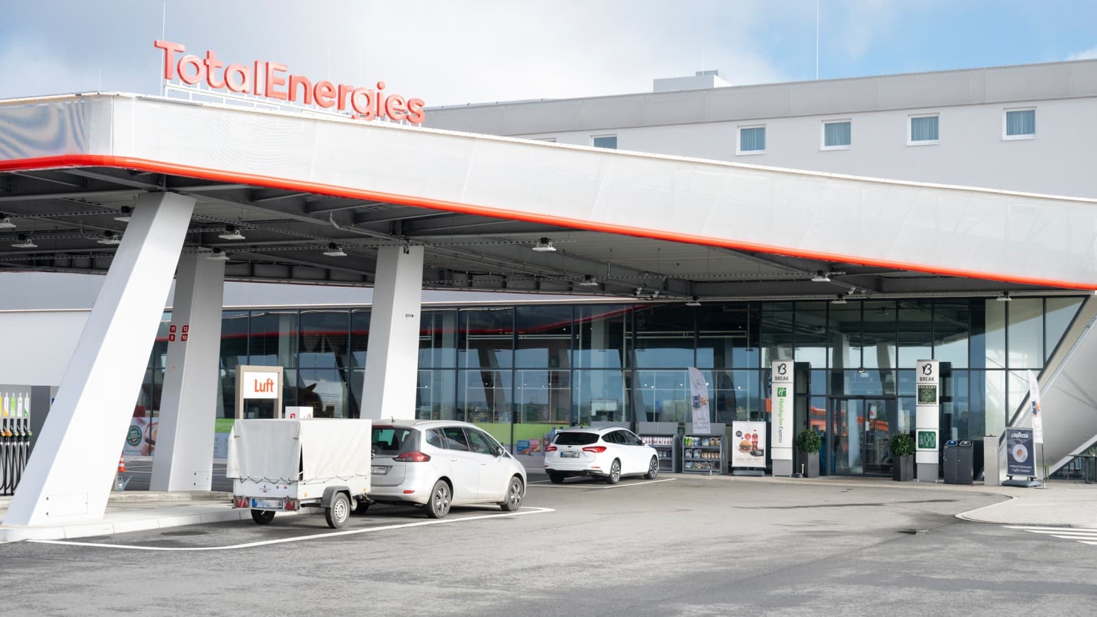 La nouvelle aire d’autoroute d’Evendorf a ouvert ses portes en 2023 et est équipée de toilettes publiques de 2theloo (© Meike Goebel) La nouvelle aire d’autoroute d’Evendorf a ouvert ses portes en 2023 et est équipée de toilettes publiques de 2theloo (© Meike Goebel)