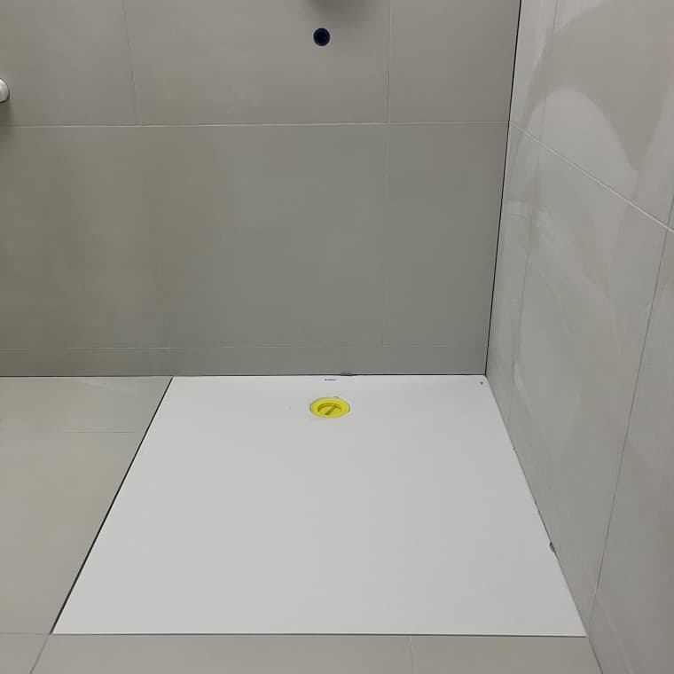 Receveur de douche Geberit Setaplano (© Siim Kingisepp) Receveur de douche Geberit Setaplano (© Siim Kingisepp)