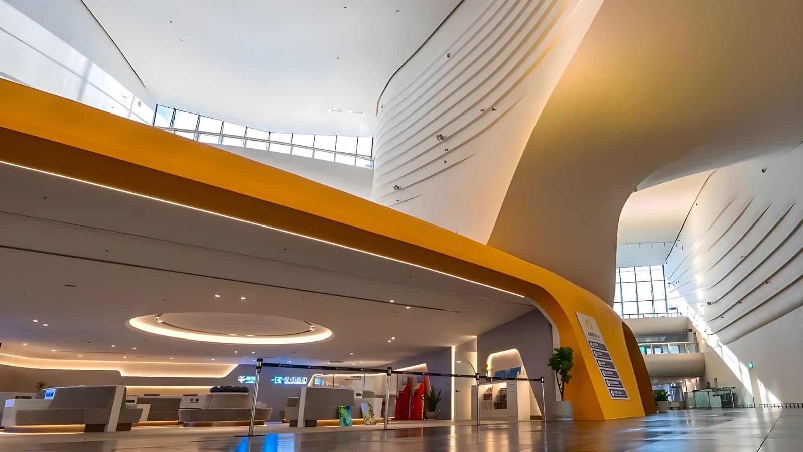 Les zones séparées pour les activités de croisière et de ferry garantissent une exploitation efficace Les zones séparées pour les activités de croisière et de ferry garantissent une exploitation efficace