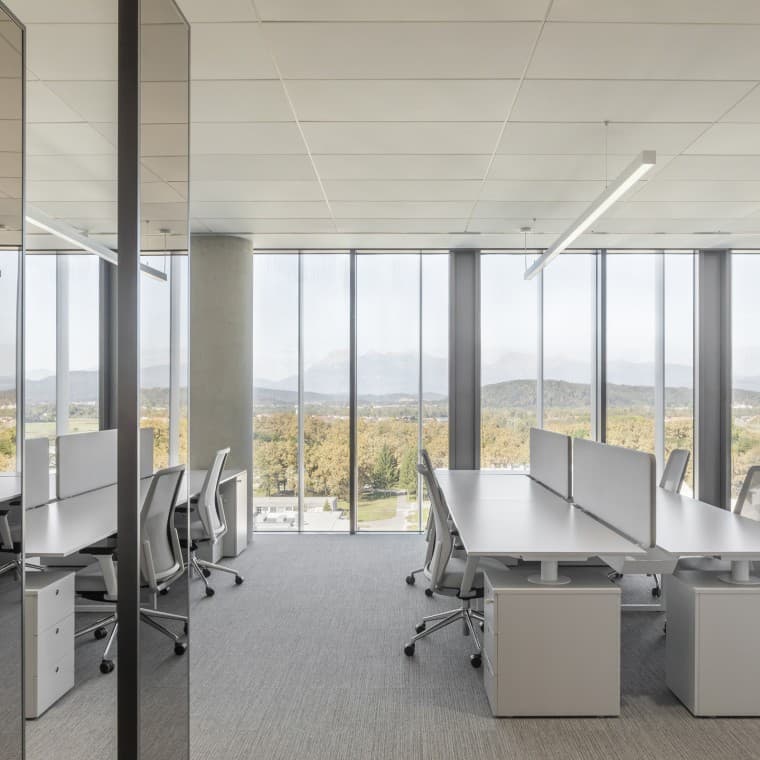 Des espaces de travail sur neuf étages : les modules de bureaux peuvent être combinés ou étendus selon les besoins des locataires (© Ana Skobe) Des espaces de travail sur neuf étages : les modules de bureaux peuvent être combinés ou étendus selon les besoins des locataires (© Ana Skobe)