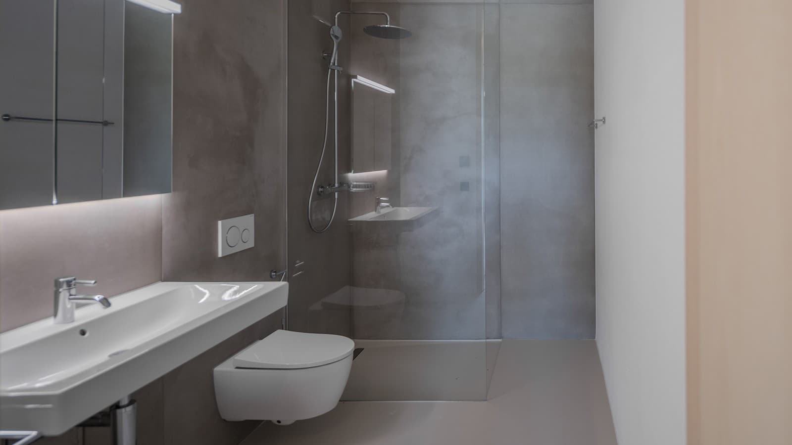 Les salles de bains sont équipées de WC et de lavabos Geberit. (© Openly / Jens Ellensohn) Les salles de bains sont équipées de WC et de lavabos Geberit. (© Openly / Jens Ellensohn)