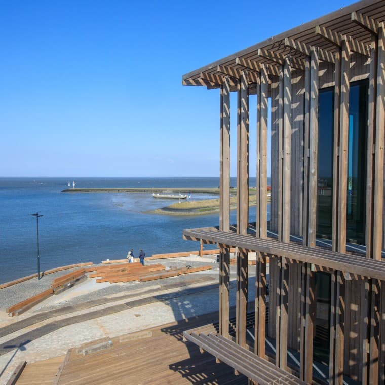 La star architecte Dorte Mandrup a conçu le bâtiment neuf pour les dures conditions climatiques (© Tjeerd Visser) La star architecte Dorte Mandrup a conçu le bâtiment neuf pour les dures conditions climatiques (© Tjeerd Visser)