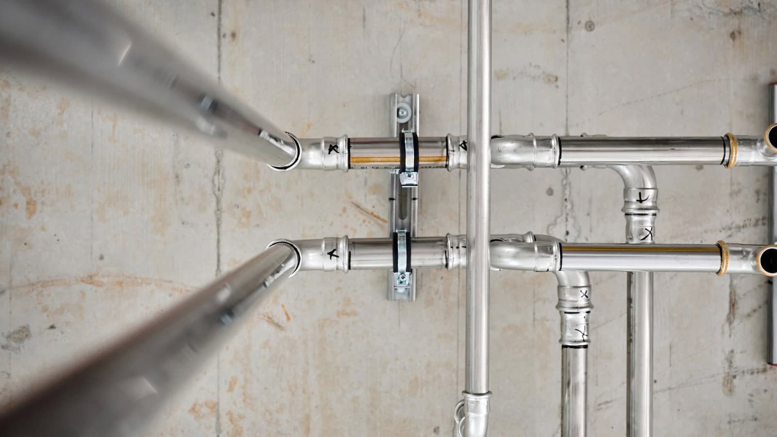 Geberit Mapress Therm a été utilisé dans le centre logistique AMF pour les applications d'air comprimé et de chauffage. Geberit Mapress Therm a été utilisé dans le centre logistique AMF pour les applications d'air comprimé et de chauffage.
