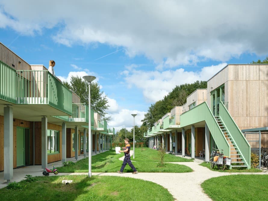 Moos Euterpe accueille des étudiants, des réfugiés ukrainiens et d’autres personnes en quête d’un foyer dans des maisons de différentes tailles (© Moos) Moos Euterpe accueille des étudiants, des réfugiés ukrainiens et d’autres personnes en quête d’un foyer dans des maisons de différentes tailles (© Moos)