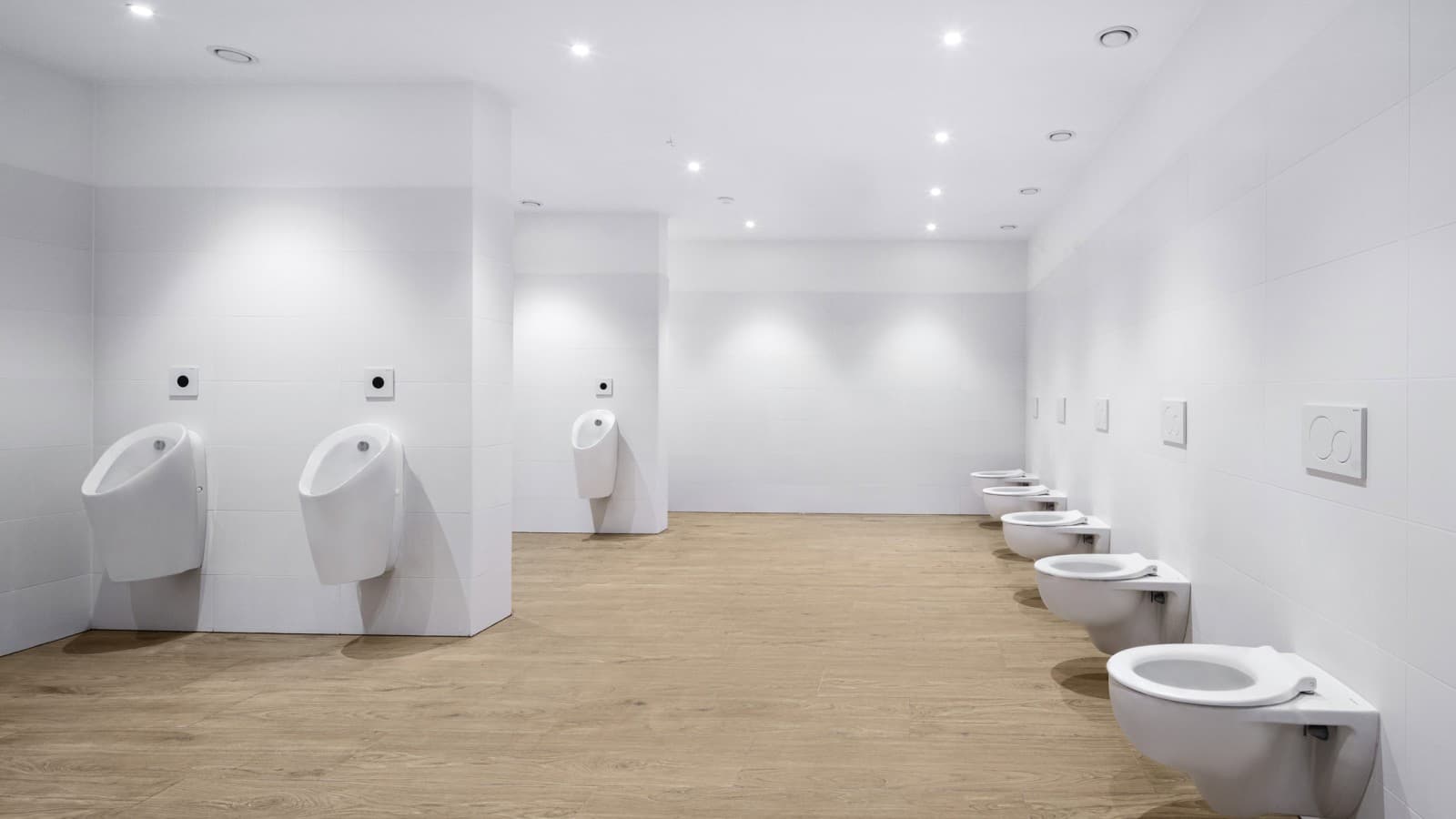 Dans le nouveau bâtiment commercial du SCR Altach, des installations sanitaires modernes sont installées avec des solutions Geberit Dans le nouveau bâtiment commercial du SCR Altach, des installations sanitaires modernes sont installées avec des solutions Geberit