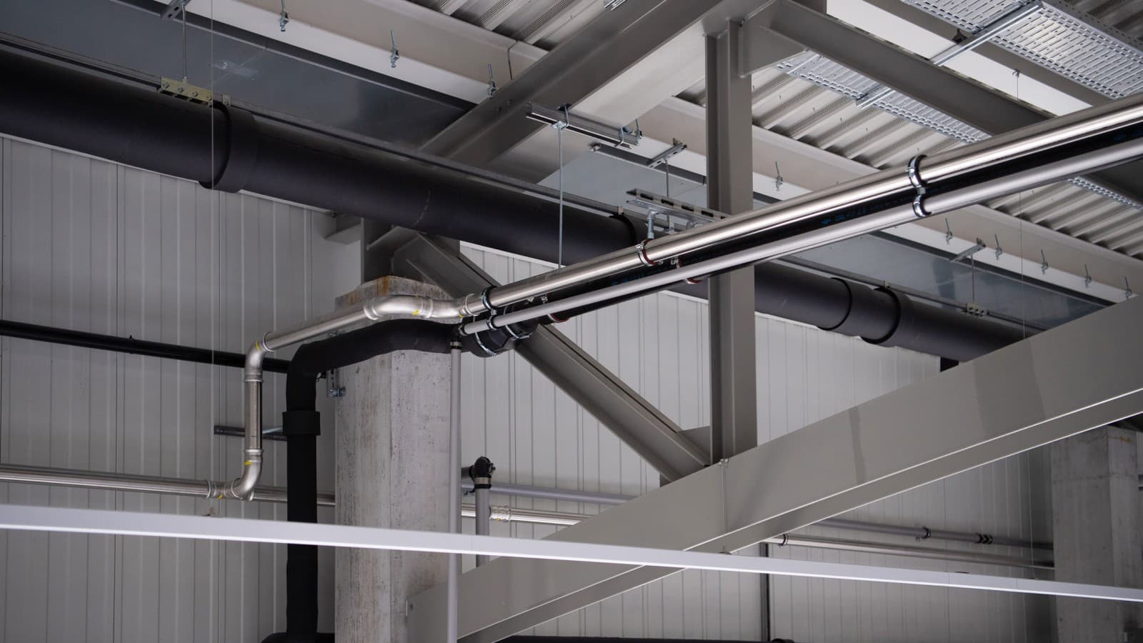 L'acier inoxydable Geberit Mapress pour différents fluides tels que le gaz, l'air comprimé et le refroidissement L'acier inoxydable Geberit Mapress pour différents fluides tels que le gaz, l'air comprimé et le refroidissement
