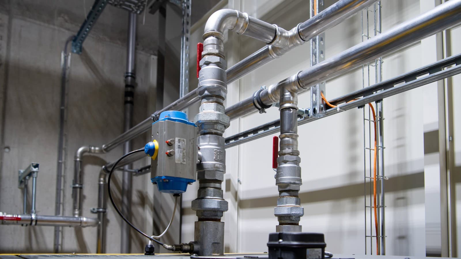 Système industriel d’air comprimé réalisé avec Geberit Mapress Inox. Système industriel d’air comprimé réalisé avec Geberit Mapress Inox.