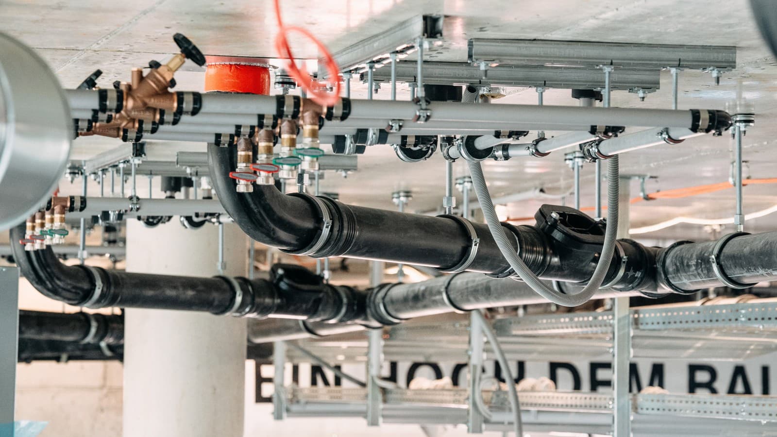 La technologie Silent-Pro SuperTube permet au tube d'évacuation de s'étendre sur plus de six mètres sans pente (© Tobias Singer) La technologie Silent-Pro SuperTube permet au tube d'évacuation de s'étendre sur plus de six mètres sans pente (© Tobias Singer)