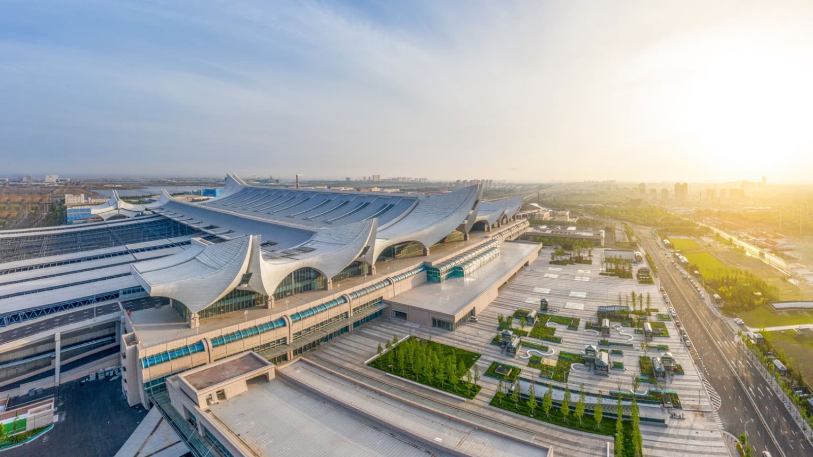 Deux grandes et huit petites vagues : la gare ondulante de Hongdao (©IngDESIGN Co. Ltd) Deux grandes et huit petites vagues : la gare ondulante de Hongdao (©IngDESIGN Co. Ltd)