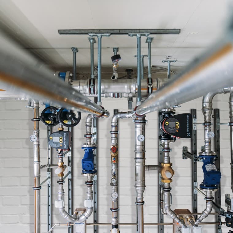 Geberit Mapress Therm offre une protection fiable contre la corrosion externe dans les circuits fermés de refroidissement ou de réfrigération avec formation de condensats. Geberit Mapress Therm offre une protection fiable contre la corrosion externe dans les circuits fermés de refroidissement ou de réfrigération avec formation de condensats.